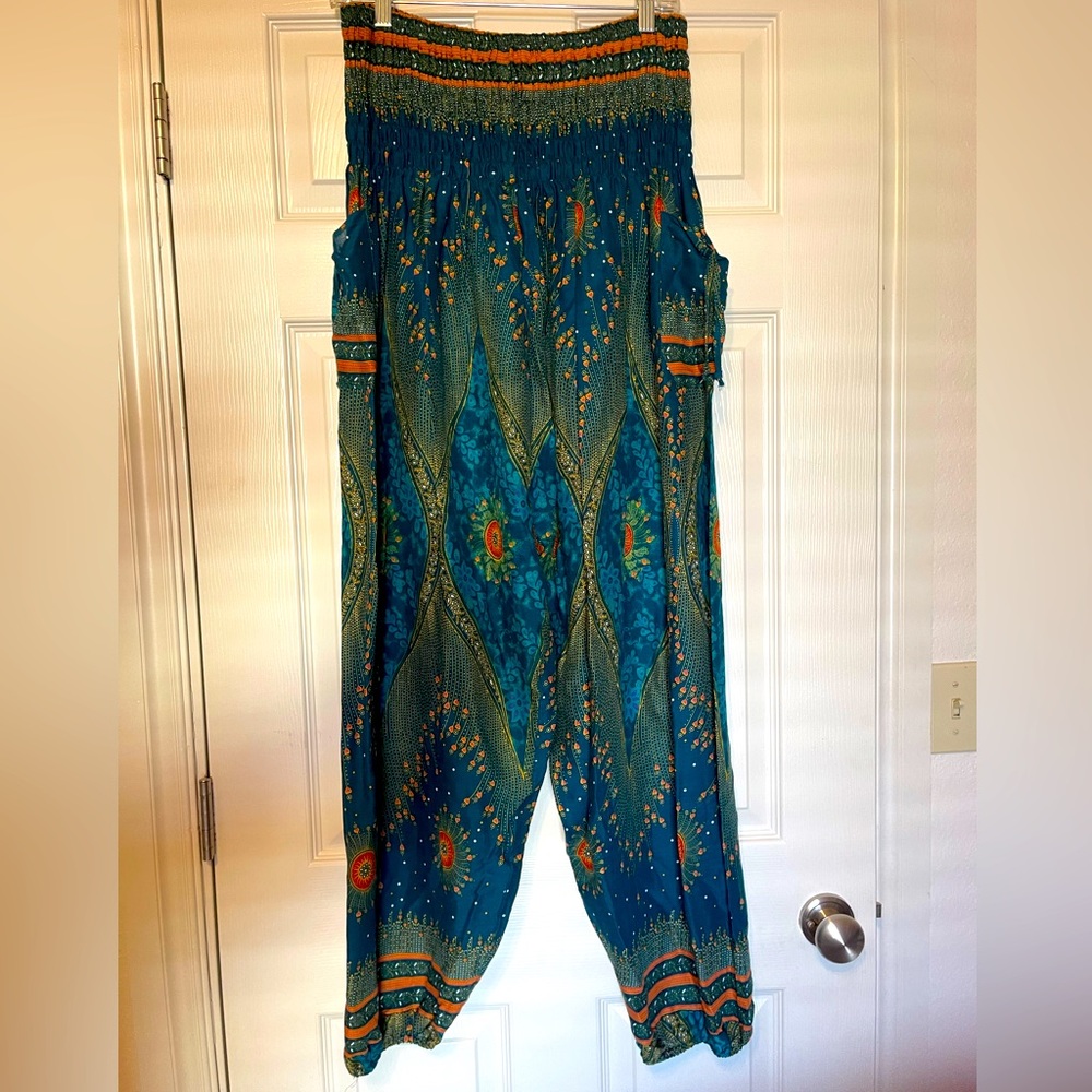 Harem style pants size extra extra large. Gorgeous colors.